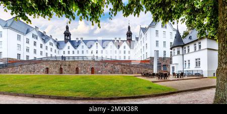 Ploen, Deutschland (Deutschland: Plön), 2022: Das Plön Schloss (Deutschland: Plöner Schloß), eines der bekanntesten Renaissancegebäude Deutschlands im Bundesstaat Stockfoto