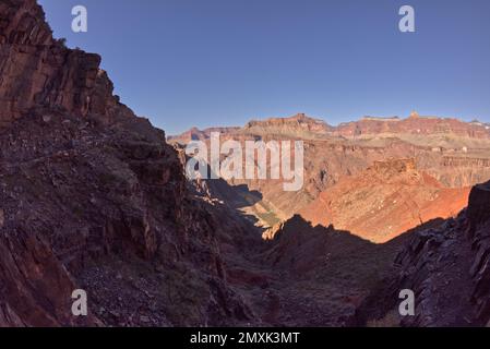 Der Colorado River vom South Kaibab Trail direkt unter dem Tipoff Point am Grand Canyon Arizona aus gesehen. Stockfoto