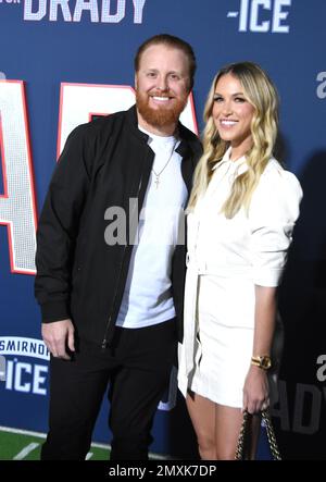 Los Angeles, Kalifornien, USA 31. Januar 2023 Baseballspieler Justin Turner und Ehefrau Kourtney Pogue nehmen am 31. Januar 2023 im Regency Village Theatre in Los Angeles, Kalifornien, USA, am Los Angeles Premiere Screening of Paramount Pictures' '80 for Brady' Teil. Foto: Barry King/Alamy Stock Photo Stockfoto