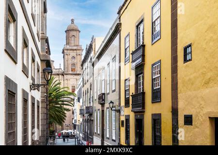 Historische Straße, die zur Kathedrale und zum Platz Santa Ana führt, Vegueta, Las Palmas de Gran Canaria, Spanien, Europa Stockfoto