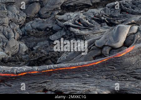 Glühende Lava, Lavafluss, Fagradalsfjall Tafelvulkan, Krýsuvík Vulkansystem, Halbinsel Reykjanes, Island, Europa Stockfoto