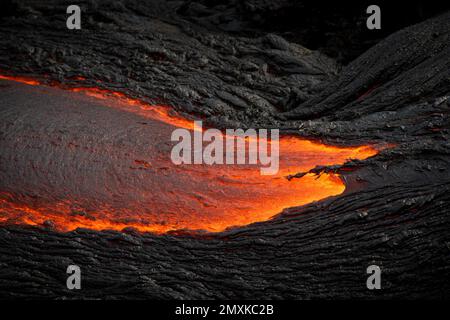 Glühende Lava, Lavafluss, Fagradalsfjall Tafelvulkan, Krýsuvík Vulkansystem, Halbinsel Reykjanes, Island, Europa Stockfoto