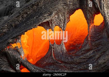 Glühende Lava, Lavafluss, Fagradalsfjall Tafelvulkan, Krýsuvík Vulkansystem, Halbinsel Reykjanes, Island, Europa Stockfoto