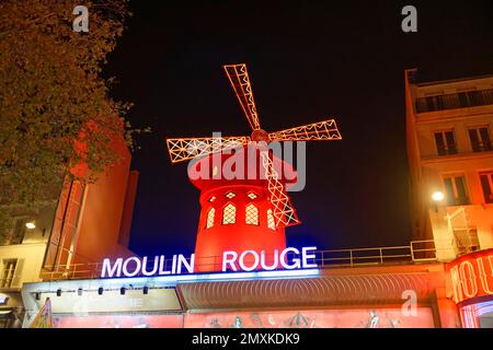 Varieté-Theater Moulin Rouge bei Nacht, Montmartre, Paris, Frankreich, Europa Stockfoto
