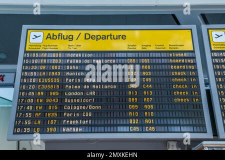 Anzeigetafel, Abflüge, Terminal A, Flughafen, Tegel, Reinickendorf, Berlin, Deutschland, Europa Stockfoto