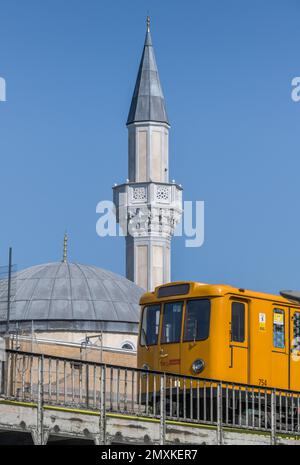 U-Bahn, Mevlana Moschee, Kottbusser Tor, Kreuzberg, Berlin, Deutschland, Europa Stockfoto