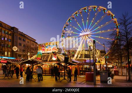 Riesenrad auf dem Weihnachtsmarkt, Hagen, Ruhrgebiet, Nordrhein-Westfalen, Deutschland, Europa Stockfoto