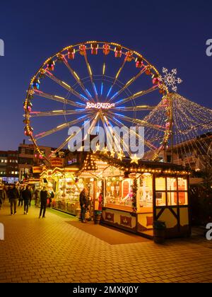 Riesenrad auf dem Weihnachtsmarkt, Hagen, Ruhrgebiet, Nordrhein-Westfalen, Deutschland, Europa Stockfoto