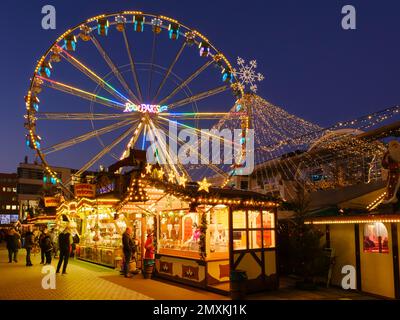 Riesenrad auf dem Weihnachtsmarkt, Hagen, Ruhrgebiet, Nordrhein-Westfalen, Deutschland, Europa Stockfoto