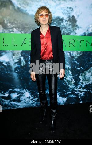 LOS ANGELES - 2. FEBRUAR: Beck auf der Stella McCartney X Adidas Party im Henson Recording Studio am 2. Februar 2023 in Los Angeles, Kalifornien Stockfoto