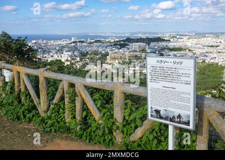 Maeda Escarpment, auch bekannt als Hacksaw Ridge, in Naha, Okinawa, Japan. Der Ort war ein Schlachtfeld während des Zweiten Weltkriegs Stockfoto