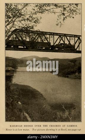 Die Eisenbahnbrücke über die Chagres am Gamboa River ist aus dem Buch Panama and the Canal in Picture and Prose am Niedrigwasser: Eine vollständige Geschichte von Panama, sowie die Geschichte, der Zweck und das Versprechen seines weltberühmten Kanals, das gigantischste Ingenieurbüro seit Anbeginn der Zeit von Willis John Abbot, 1863-1934 Veröffentlicht in London; New York von Syndicate Publishing Co. Im Jahr 1913 Stockfoto