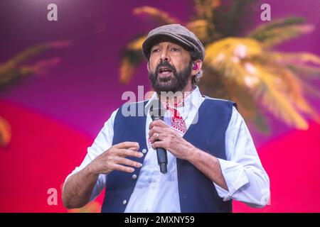 Juan Luis Guerra tritt beim Festival Cruilla, Barcelona 9. Juni 2022 auf. Fotograf: Ale Espaliat Stockfoto