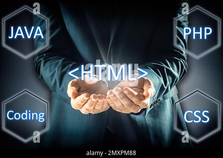 Web-Entwicklung. Mann und virtueller Bildschirm mit digitalen Tasten, Nahaufnahme Stockfoto