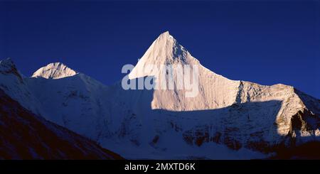 Sichuan daocheng im Zentrum des yong Snow Mountain Stockfoto