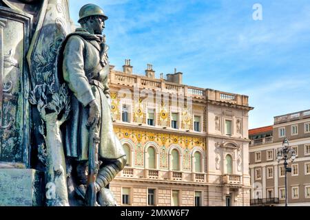 Statue vor dem Palazzo della Luogotenenza austriaca, Triest, Italien Stockfoto