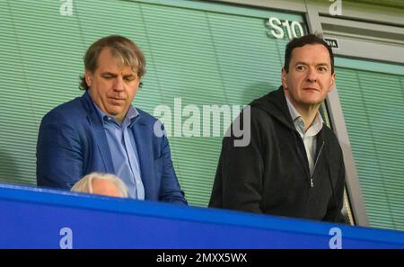 03. Februar 2023 - Chelsea gegen Fulham - Premier League - Besitzer von Stamford Bridge Chelsea Todd Boehly und ehemaliger Politiker George Osborne während des Premier League-Spiels gegen Fulham. Bild : Mark Pain / Alamy Live News Stockfoto