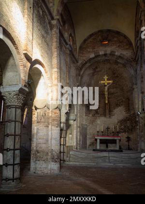 Innere der Kirche der Heiligen Vitale und Agricola, Bologna Stockfoto