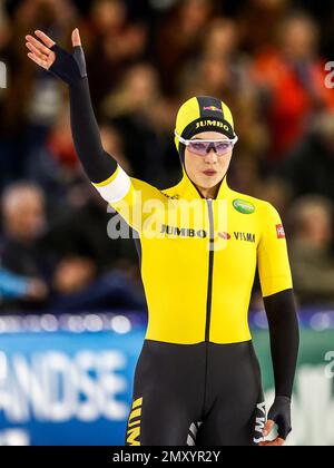 HERENVEEN - Jutta Leerdam in Aktion auf den ersten 500 Metern während des zweiten Tages der NK-Entfernungen in Thialf. ANP VINCENT JANNINK Stockfoto