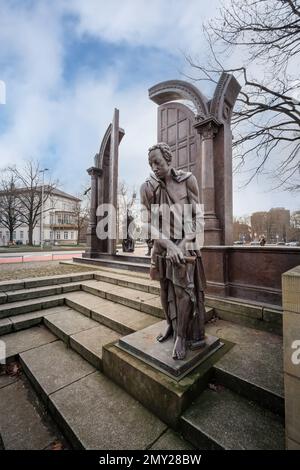 Göttingen Sieben Denkmal mit Wilhelm Grimm Statue - Hannover, Deutschland Stockfoto