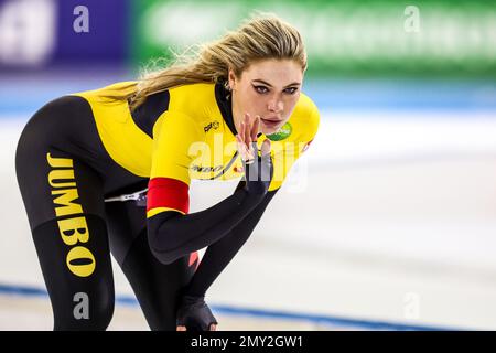 HERENVEEN - Jutta Leerdam in Aktion auf den zweiten 500 Metern während des zweiten Tages der NK-Entfernungen in Thialf. ANP VINCENT JANNINK Stockfoto