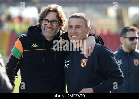 Benevento, Italien. 04. Februar 2023. Fabio Cannavaro Coach af Benevento Calcio und Paolo Vanoli Coach af Venezia FCwährend des Spiels der Serie B zwischen Benevento Calcio gegen Venezia FC im Stadio Ciro Vigorito Credit: Unabhängige Fotoagentur/Alamy Live News Stockfoto