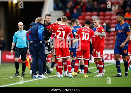 Michael Carrick Manager von Middlesbrough spricht mit seinen Spielern während des Sky Bet Championship-Spiels Middlesbrough vs Blackpool im Riverside Stadium, Middlesbrough, Großbritannien, 4. Februar 2023 (Foto: Ben Early/News Images) Stockfoto