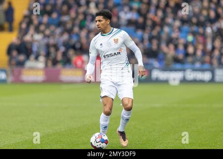 Stockport, Großbritannien. 4. Februar 2023 Ethan Bristow #3 von Tranmere Rovers, die während des Spiels der Sky Bet League 2 in Besitz waren Stockport County vs Tranmere Rovers at Edgeley Park, Stockport, Großbritannien, 4. Februar 2023 (Foto: Phil Bryan/Alamy Live News) Stockfoto