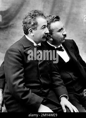 Die Lumière-Brüder. Porträt der Brüder Lumière, Auguste Marie Louis Nicolas Lumière (1862-1954) und Louis Jean Lumière (1864-1948). Auguste ist links, Louis rechts. Stockfoto