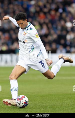 Stockport, Großbritannien. 4. Februar 2023 Ethan Bristow #3 von Tranmere Rovers kreuzt den Ball während des Sky Bet League 2 Spiels Stockport County vs Tranmere Rovers im Edgeley Park, Stockport, Großbritannien, 4. Februar 2023 (Foto: Phil Bryan/Alamy Live News) Stockfoto