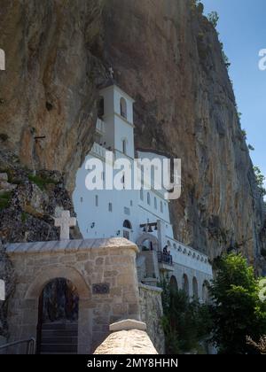 Eintritt zur oberen Kirche des Ostrog-Klosters Stockfoto