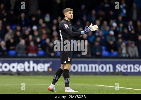 Stockport, Großbritannien. 4. Februar 2023 Mateusz Hewelt #23 von Tranmere Rovers gibt seinem Team Anweisungen beim Sky Bet League 2 Spiel Stockport County vs Tranmere Rovers in Edgeley Park, Stockport, Großbritannien, 4. Februar 2023 (Foto: Phil Bryan/Alamy Live News) Stockfoto