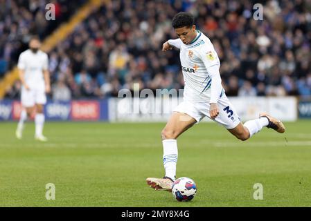 Stockport, Großbritannien. 4. Februar 2023 Ethan Bristow #3 von Tranmere Rovers kreuzt den Ball während des Sky Bet League 2 Spiels Stockport County vs Tranmere Rovers im Edgeley Park, Stockport, Großbritannien, 4. Februar 2023 (Foto: Phil Bryan/Alamy Live News) Stockfoto