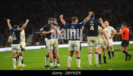 04. Januar 2023 - England gegen Schottland - Guinness Six Nations - Twickenham Stadium Scotland feiert den Sieg über England bei der letzten Pfeife des Six Nations-Spiels in Twickenham. Bild : Mark Pain / Alamy Live News Stockfoto