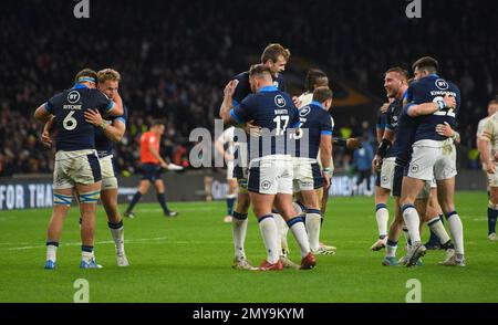 04. Januar 2023 - England gegen Schottland - Guinness Six Nations - Twickenham Stadium Scotland feiert den Sieg über England bei der letzten Pfeife des Six Nations-Spiels in Twickenham. Bild : Mark Pain / Alamy Live News Stockfoto