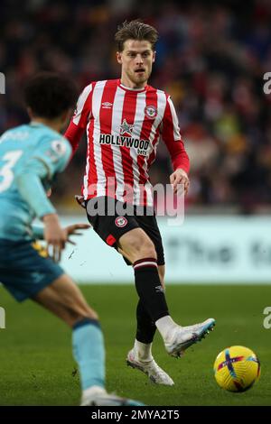 Mathias Jensen aus Brentford auf dem Ball während des Premier League-Spiels zwischen Brentford und Southampton im GTECH Community Stadium, Brentford, am Samstag, den 4. Februar 2023. (Foto: Tom West | MI News) Guthaben: MI News & Sport /Alamy Live News Stockfoto