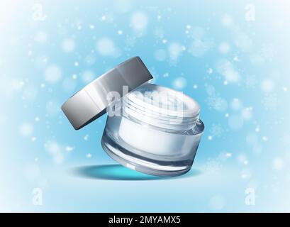 Glas kosmetische Creme auf hellblauem Hintergrund mit verschwommenen Schneeflocken. Winterhautpflege Stockfoto
