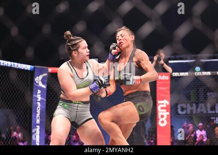 Orlando, Florida, USA. 3. Februar 2023. ORLANDO, Florida - 3. Februar: Evelyn Martins landet in Woche 1 der PFL Challenger Series am 3. Februar 2023 in den Universal Studios in Orlando, Florida. (Kreditbild: © Aaron Litz/PX Imagens via ZUMA Press Wire) NUR REDAKTIONELLE VERWENDUNG! Nicht für den kommerziellen GEBRAUCH! Stockfoto