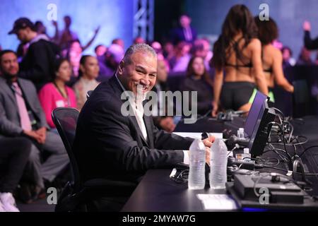 Orlando, Florida, USA. 3. Februar 2023. ORLANDO, Florida - 3. Februar: Ray Sefo lächelt zwischen den Runden in Woche 1 der PFL Challenger Series am 3. Februar 2023 in den Universal Studios in Orlando, Florida. (Kreditbild: © Aaron Litz/PX Imagens via ZUMA Press Wire) NUR REDAKTIONELLE VERWENDUNG! Nicht für den kommerziellen GEBRAUCH! Stockfoto