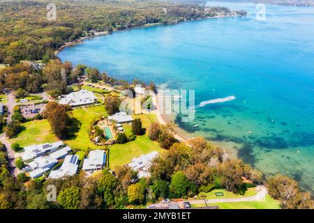 Malerische Uferpromenade am Lake Maquarie am Murrays Beach Residenz Resort in Australien. Stockfoto