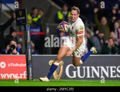 04. Januar 2023 - England gegen Schottland - Guinness Six Nations - Twickenham Stadium Max Malins gewinnt beim Spiel der sechs Nationen gegen Schottland seinen zweiten Versuch. Bild : Mark Pain / Alamy Live News Stockfoto