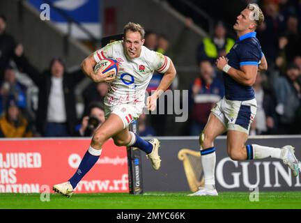 04. Januar 2023 - England gegen Schottland - Guinness Six Nations - Twickenham Stadium Max Malins gewinnt beim Spiel der sechs Nationen gegen Schottland seinen zweiten Versuch. Bild : Mark Pain / Alamy Live News Stockfoto