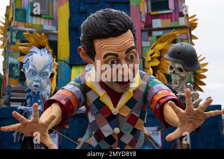 Viareggio, Italien. 4. Februar 2023 Parade in den allegorischen Festwagen des Karnevals von Viareggio 2023. Viareggio (LU) Kredit: Independent Photo Agency Srl/Alamy Live News Stockfoto