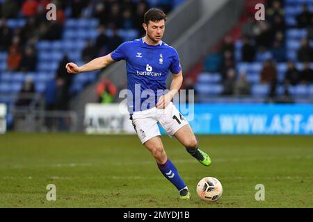 Nathan Sheron vom Oldham Athletic Association Football Club während des Spiels der Vanarama National League zwischen Oldham Athletic und FC Halifax Town im Boundary Park, Oldham, am Freitag, den 3. Februar 2023. (Foto: Eddie Garvey | MI News) Kredit: MI News & Sport /Alamy Live News Stockfoto