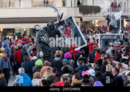 Viareggio, Italien. 4. Februar 2023 Parade entlang der Küstenstraßen der allegorischen Festwagen des Viareggio Carnival 2023. Viareggio (LU) Kredit: Independent Photo Agency Srl/Alamy Live News Stockfoto