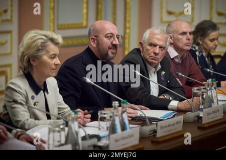 Kiew, Ukraine. 03. Februar 2023. Der Präsident des Europäischen Rates, Charles Michel, ist von 2. abgereist, kommentierte das 24. Gipfeltreffen EU-Ukraine im Mariinsky-Palast am 3. Februar 2023 in Kiew, Ukraine. Kredit: Pool Photo/Pressestelle Des Ukrainischen Präsidenten/Alamy Live News Stockfoto