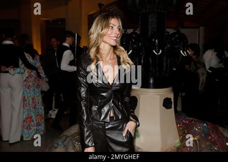 Annika Gassner bei der Anja Gockel Fashion Show "even senses" auf der Berliner Fashion Week Herbst/Winter 2023 im Hotel Adlon Kempinski. Berlin, 18,01. Stockfoto