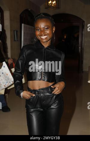 Noella Mbomba / Noëlla Mbomba bei der Anja Gockel Fashion Show 'even senses' auf der Berliner Fashion Week Herbst/Winter 2023 im Hotel Adlon Kempinski. Stockfoto