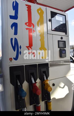 Zapfsäule an einer Tankstelle in Duhok, Nordirak Stockfoto