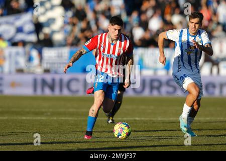 Leganes, Spanien. 4. Februar 2023. Cristo Gonzalez (Gijon) Fußball : spanisches Spiel "La Liga Smartbank" zwischen CD Leganes 1-0 Real Sporting de Gijon im Estadio Municipal de Butarque in Leganes, Spanien . Kredit: Mutsu Kawamori/AFLO/Alamy Live News Stockfoto